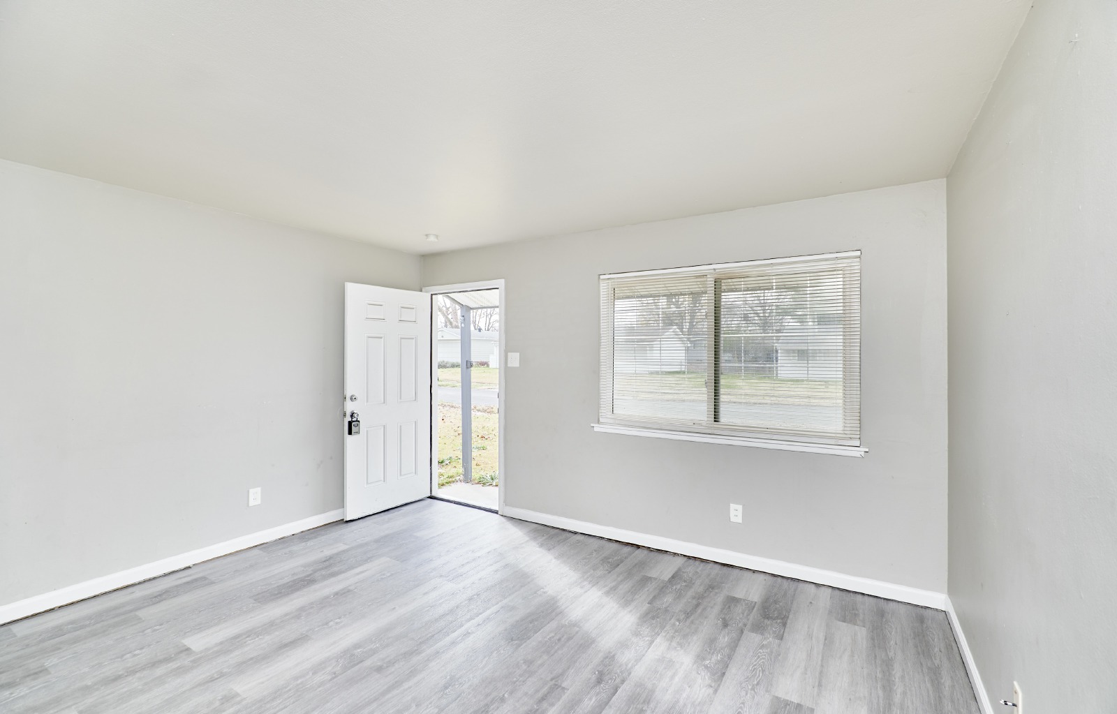 665 Central Pkwy property image