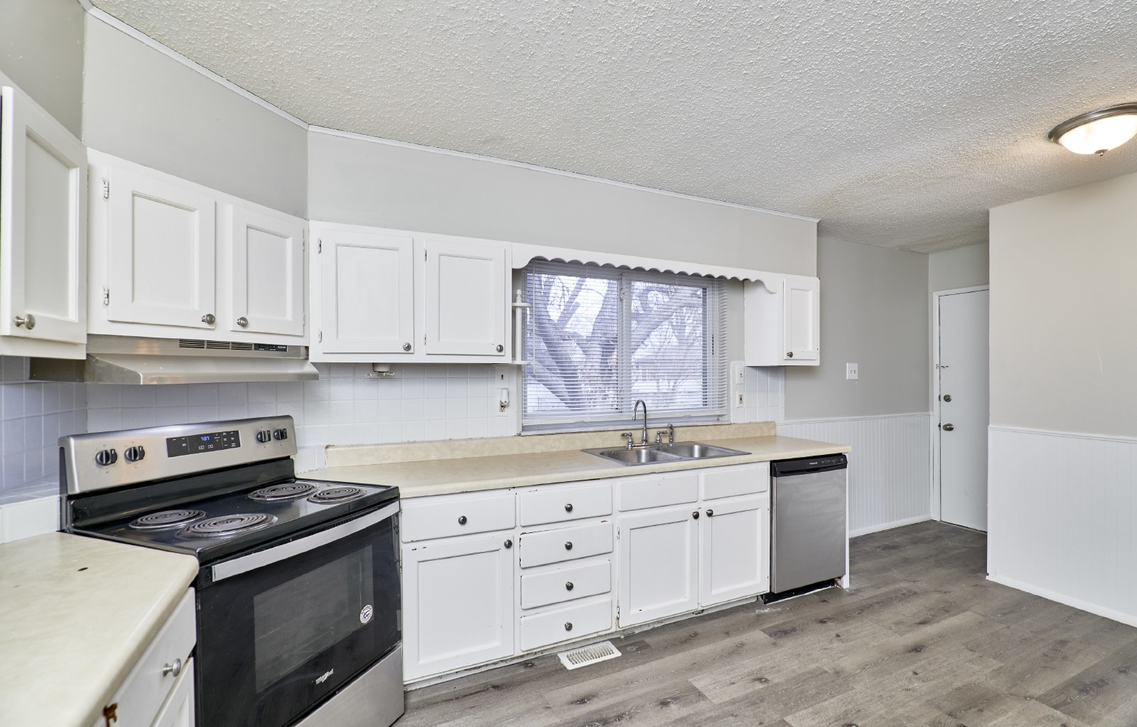 2551 Hedgerow Dr property image