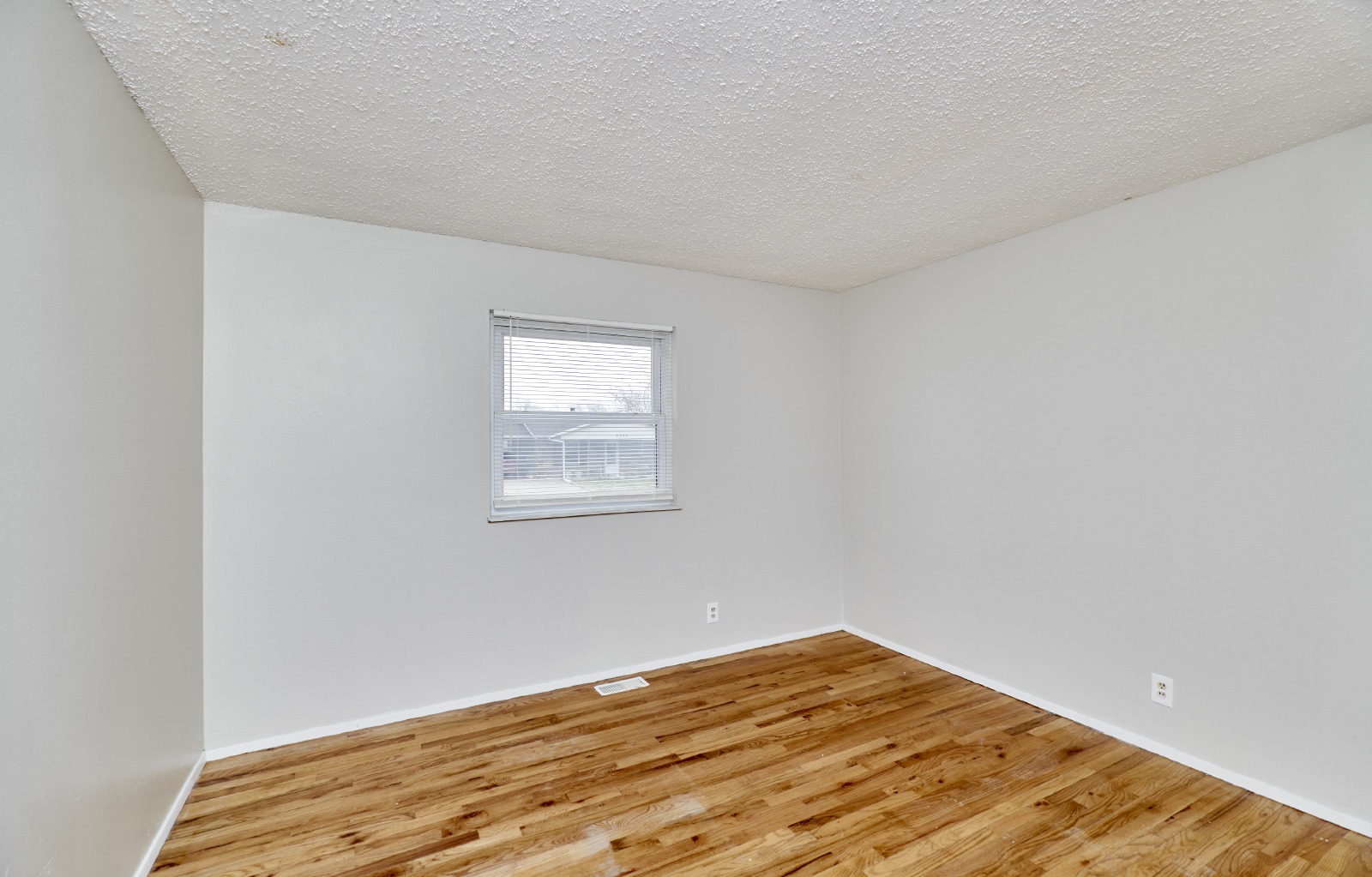 2551 Hedgerow Dr property image