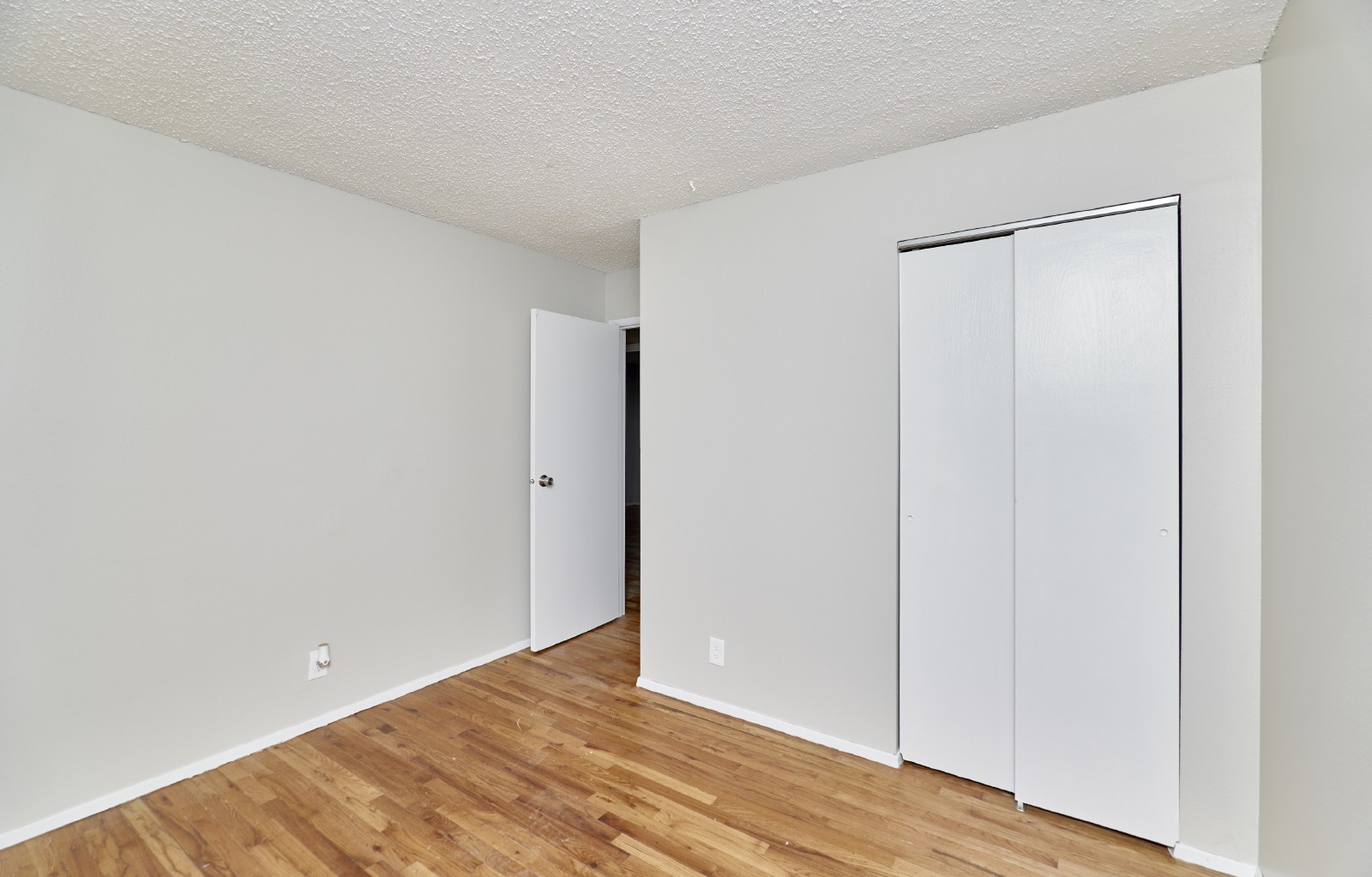 2551 Hedgerow Dr property image