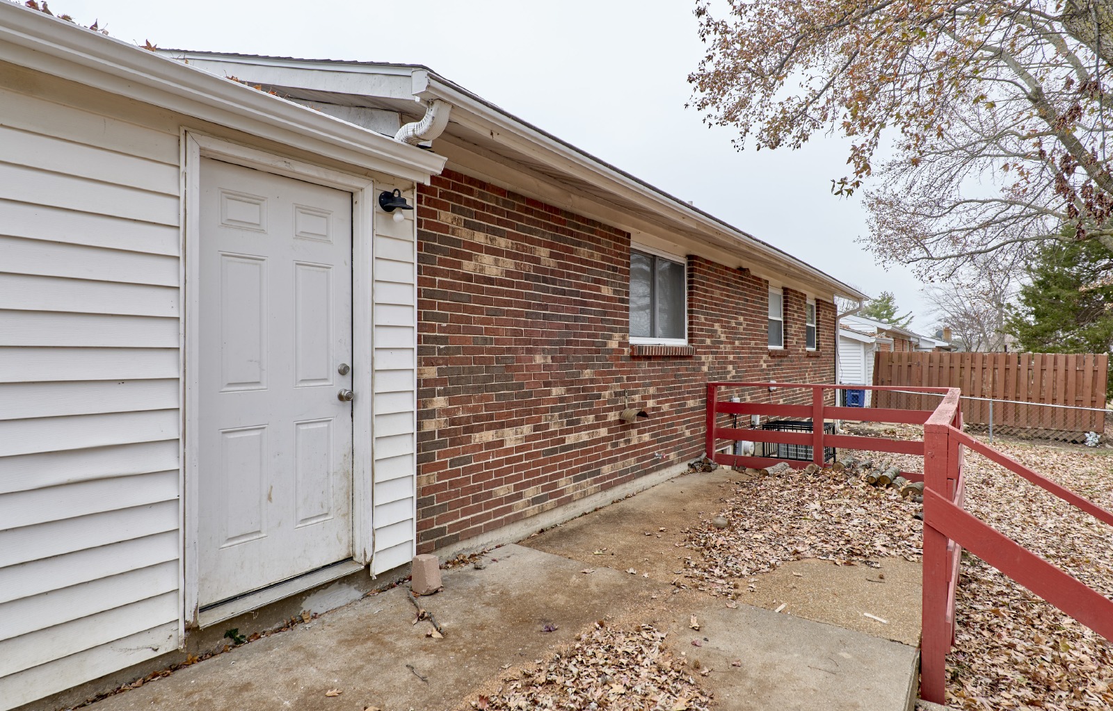 2551 Hedgerow Dr property image