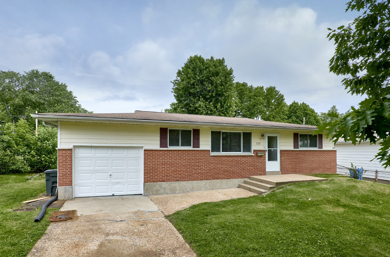 1125 meadowlark Dr property image