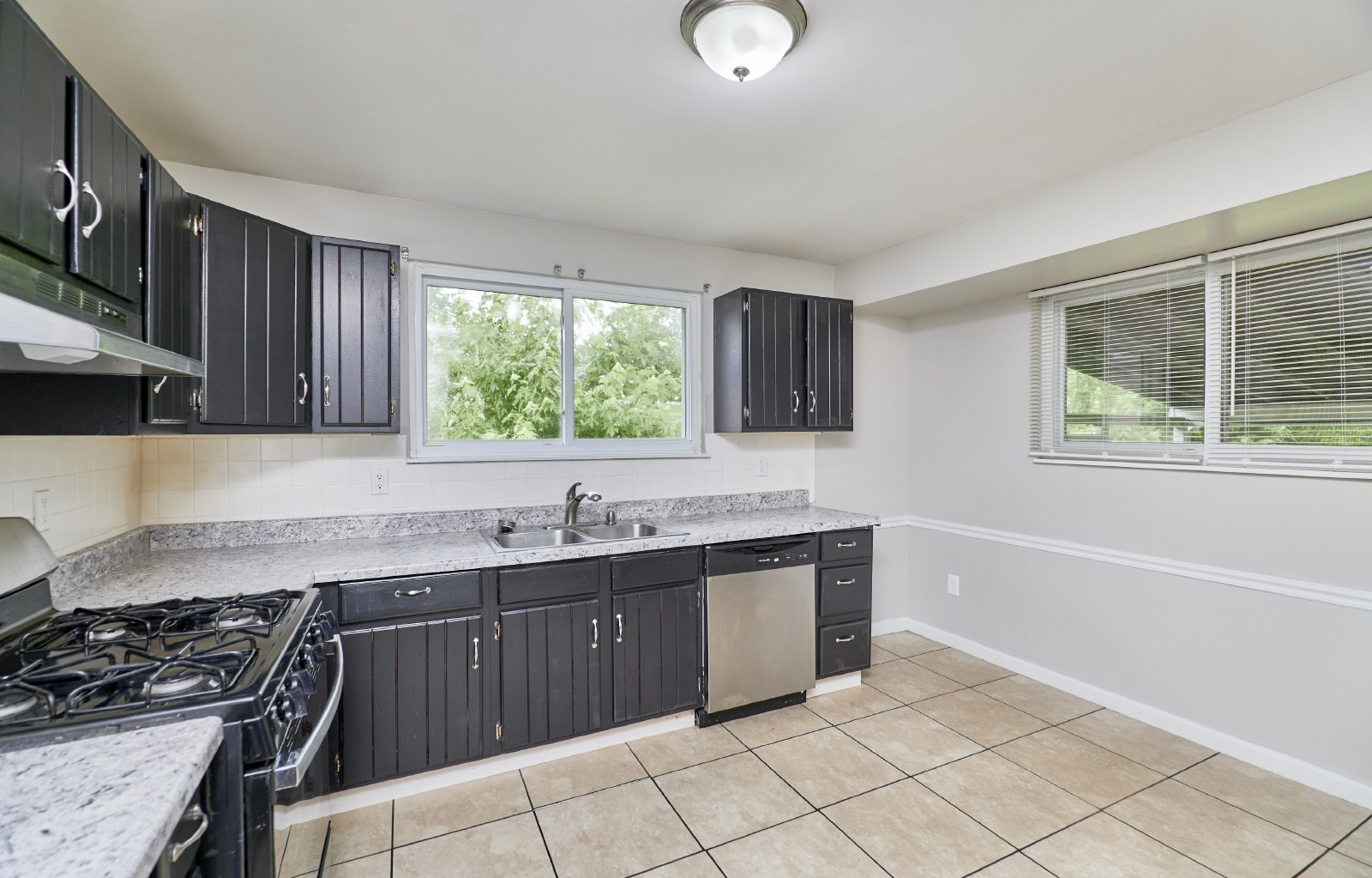1125 meadowlark Dr property image