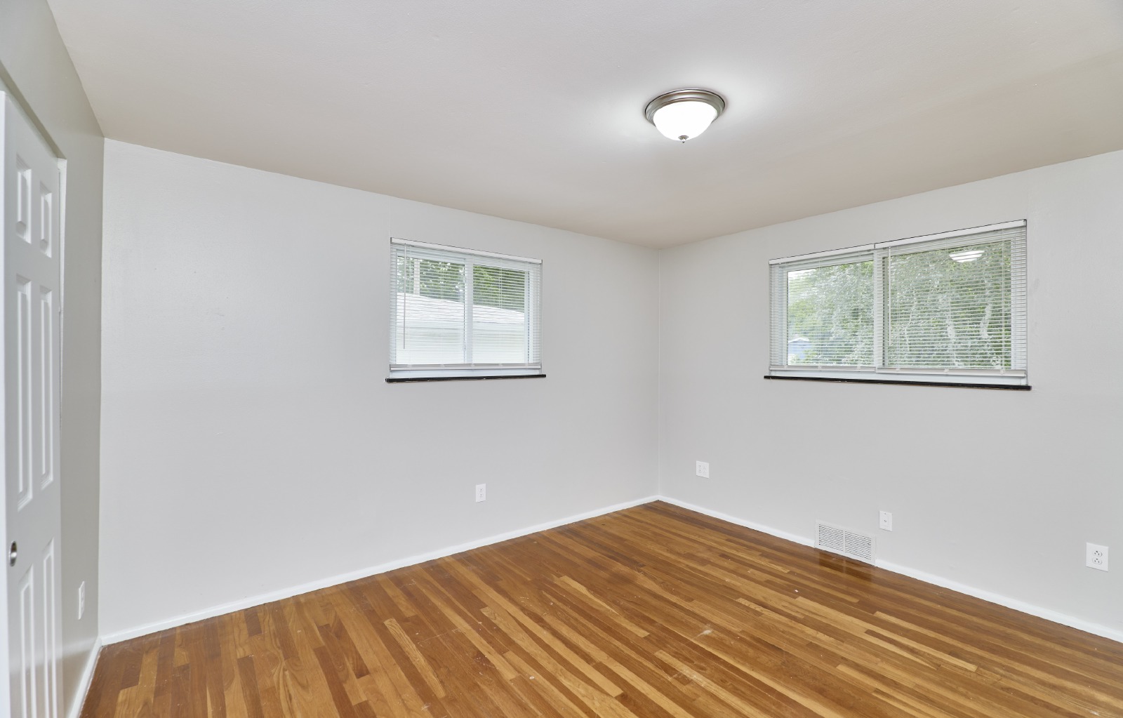 1125 meadowlark Dr property image