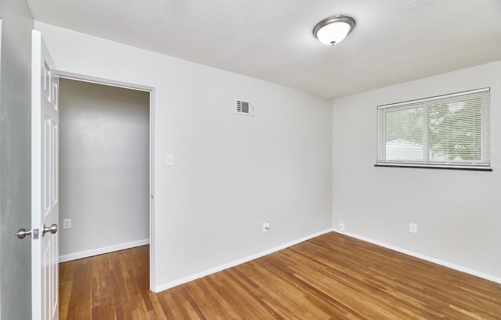 1125 meadowlark Dr property image