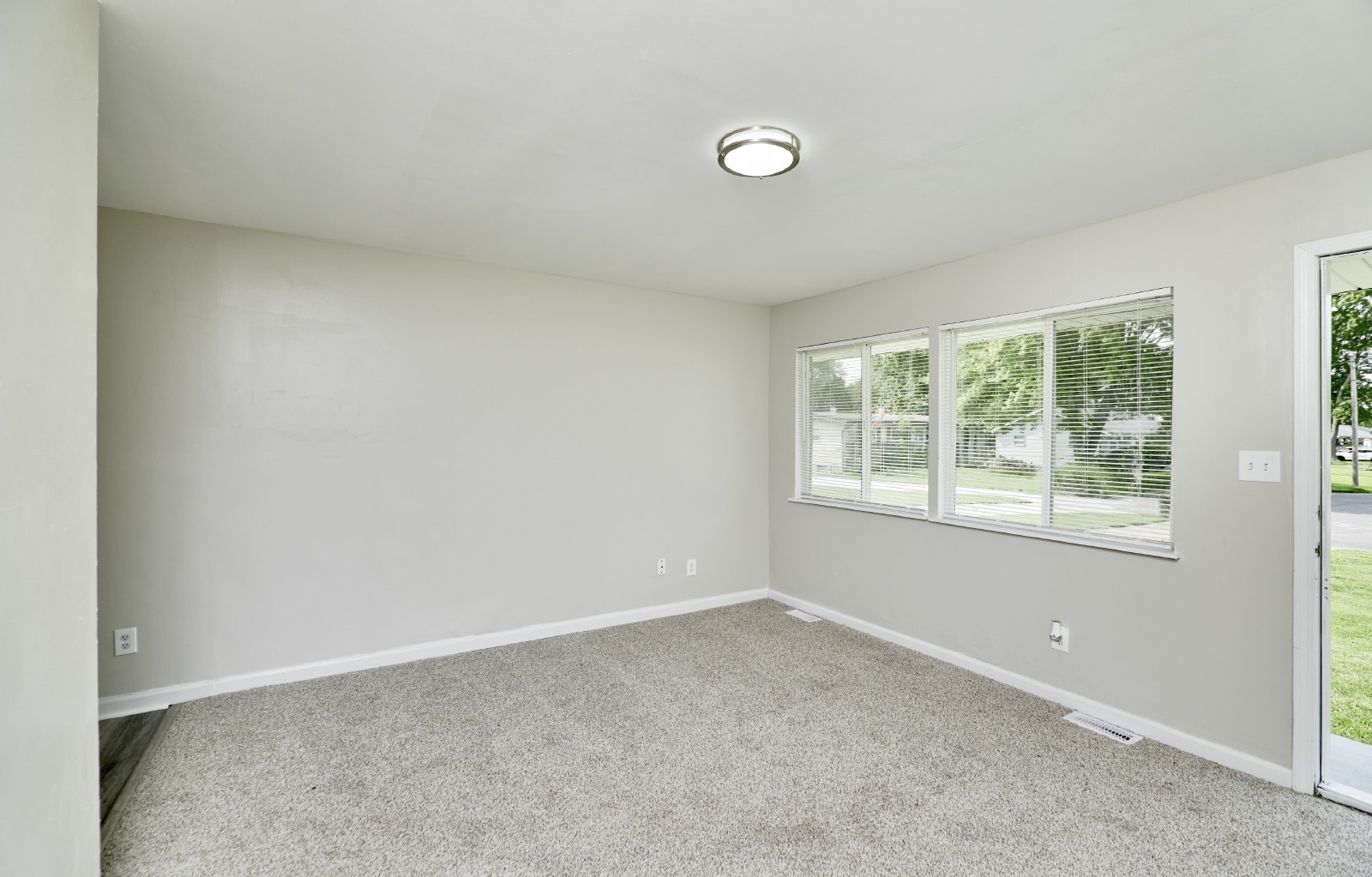 1915 Curtis Ct property image
