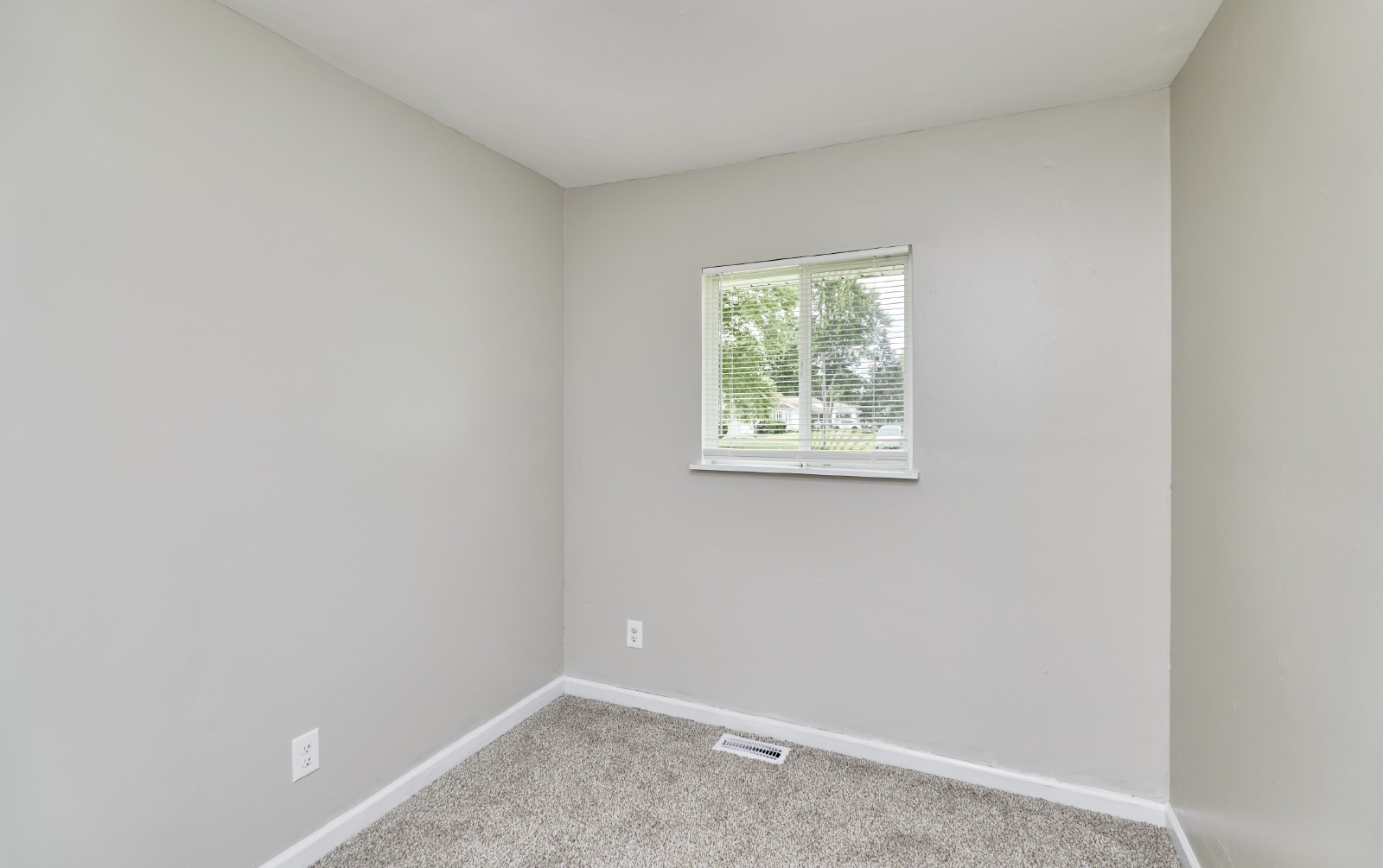 1915 Curtis Ct property image