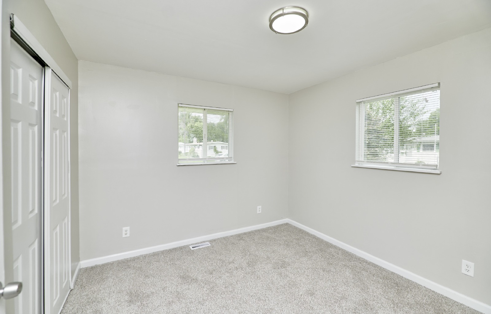 1915 Curtis Ct property image