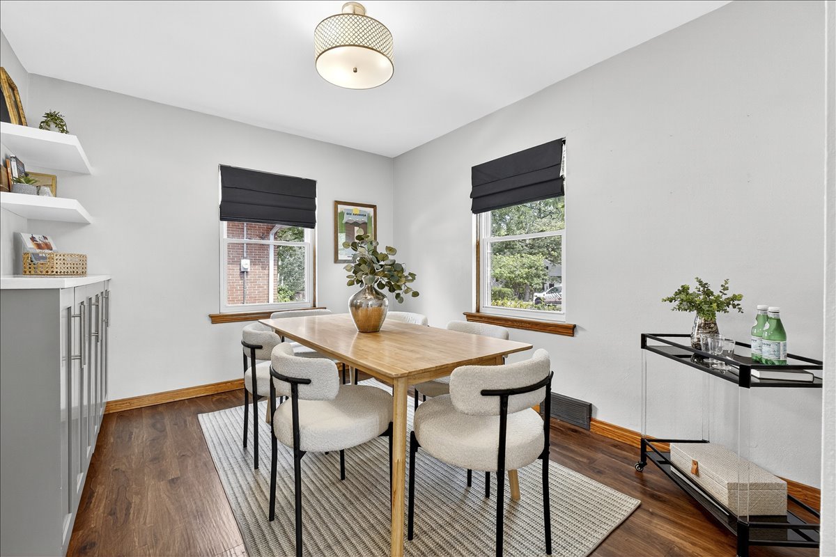 945 Liggett Ave property image