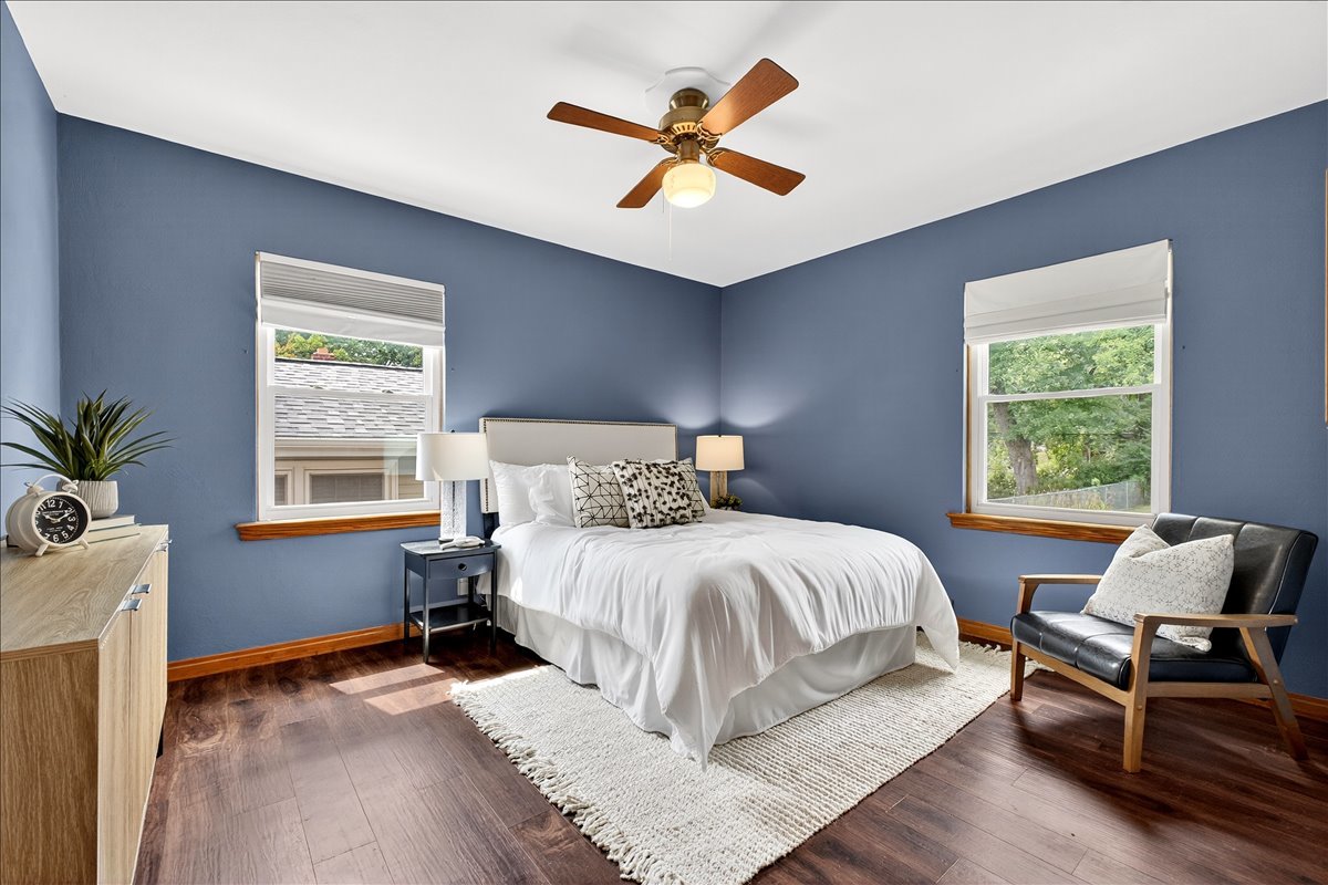 945 Liggett Ave property image