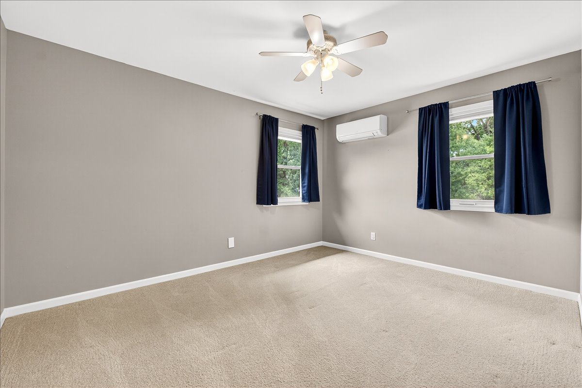 945 Liggett Ave property image