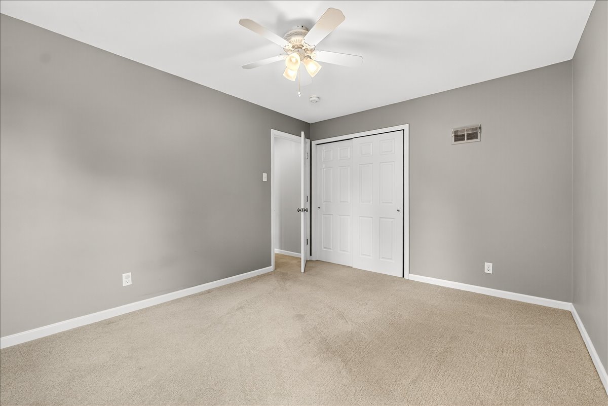 945 Liggett Ave property image